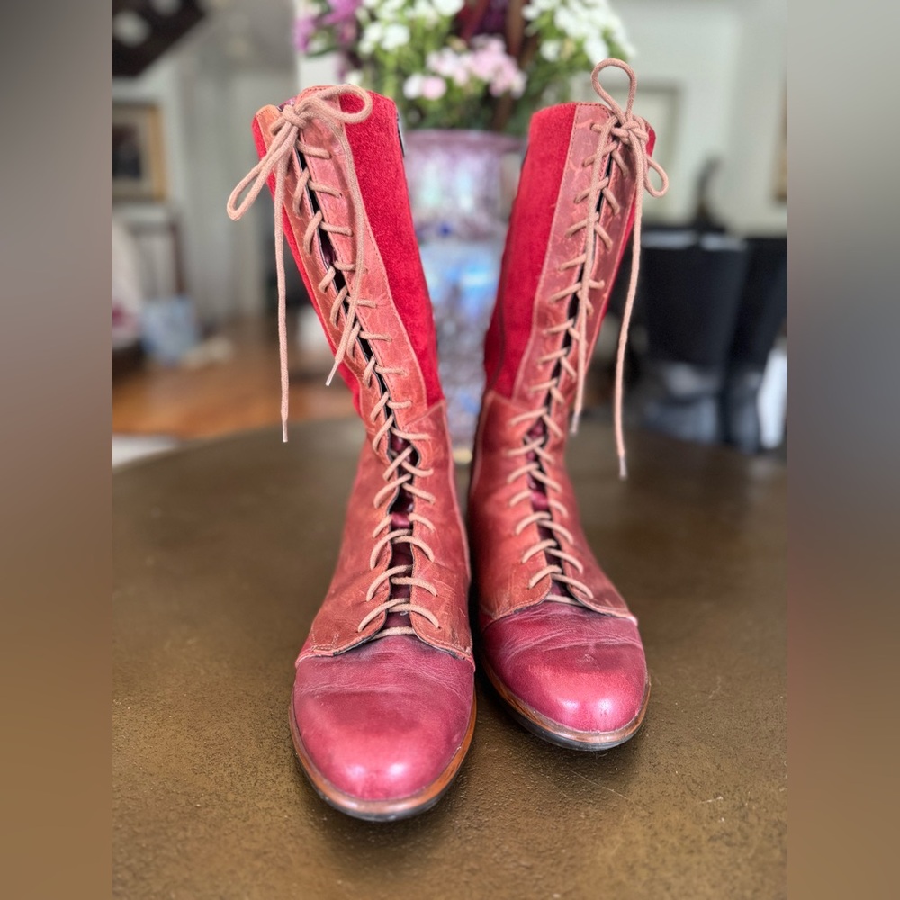 🌹 Naot Lace-Up Leather & Suede Boots – Red, Size 40 (US 9) 🌹